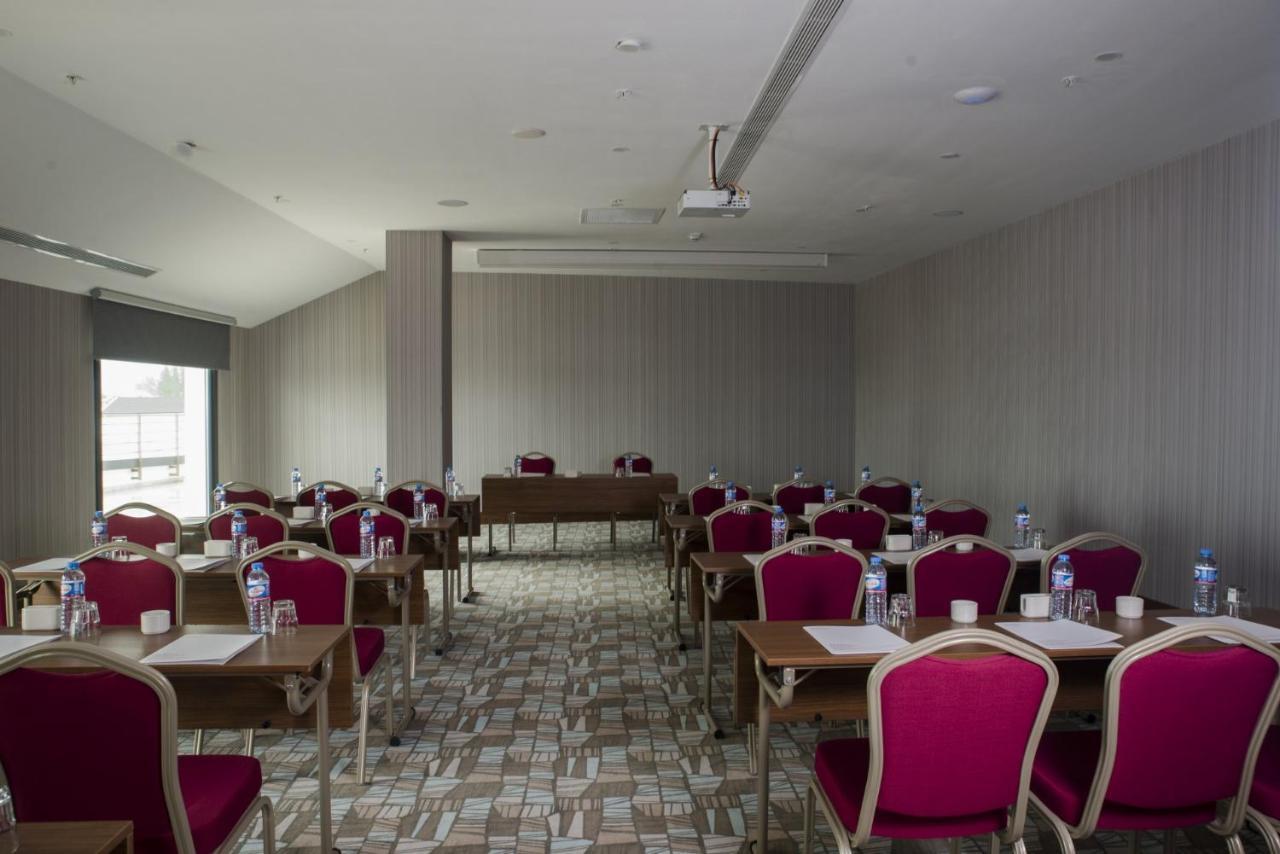 Ramada By Wyndham Sakarya Hendek Hotel Luaran gambar